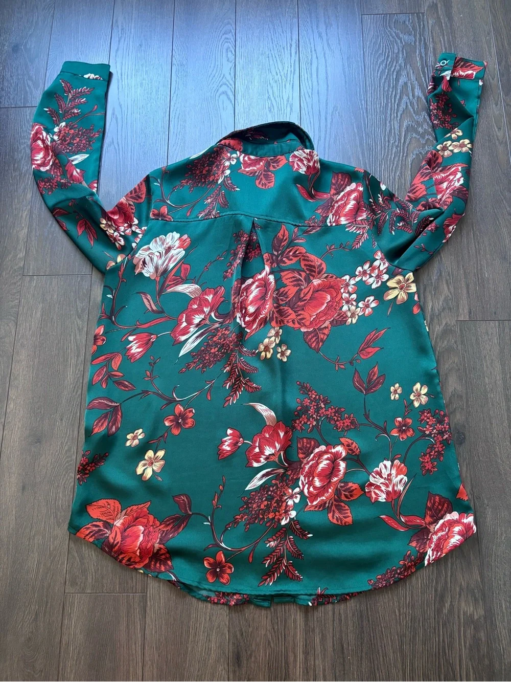 PRETTYLITTLETHING Floral Button-Down Blouse - 4 (Fits like a 8/10) - Picture 7 of 9